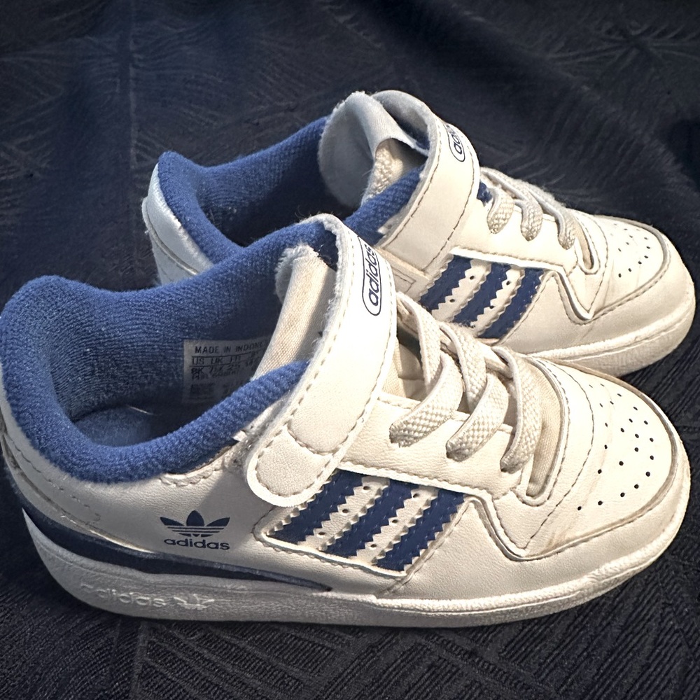 Adidas Adidas Original Forum Low kids shoe - size 8k